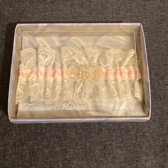 Wedding White Lace Garter - Picture 1 of 2